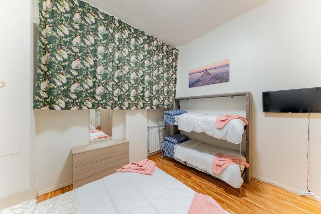 Comfy Appartment Near Metro M3 - Wifi Milan Bagian luar foto